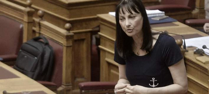 Εκνευρισμένη η Κουντουρά μετά τις αποδοκιμασίες -Θα καταψηφίσουμε τη συμφωνία, πόσες φορές πρέπει να το πούμε